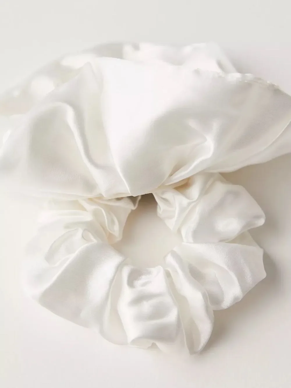 Free People Maria's Bow Scrunchie